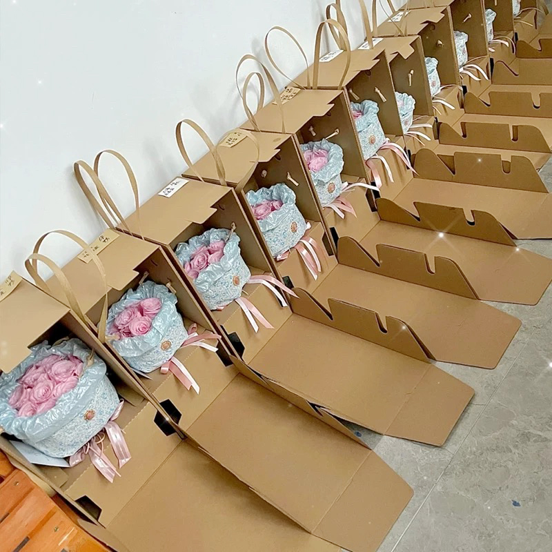 Ensartede brune bølgepap blomster gaveæsker